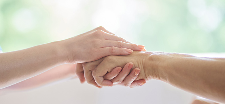 手と手の写真